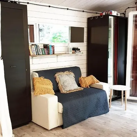 Pod Trzema Kuropatwami Kolo Urli *